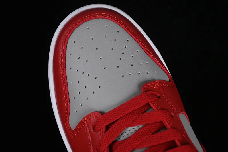 All Categories Nk SB Dunk Series Nk SB Dunk Low Low-top sneakers Nk SB Dunk Low Gray and red color Low-top casual sports skateboard shoes CW1590-0002